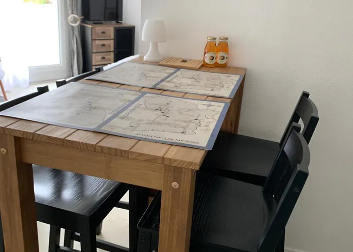 La Colline Aux Oiseaux Apartment *